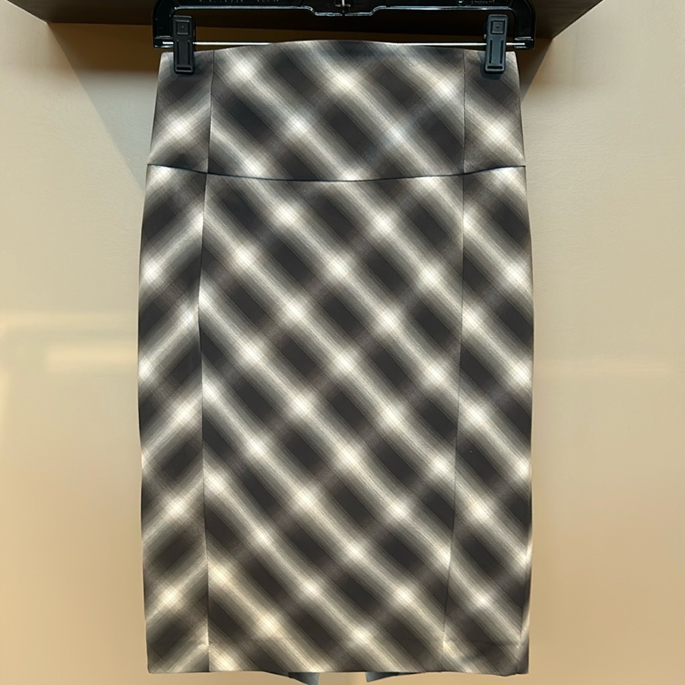 Express Design Studio:High Waisted Blk. & White Pencil Skirt 0.15% off 2+ bundle